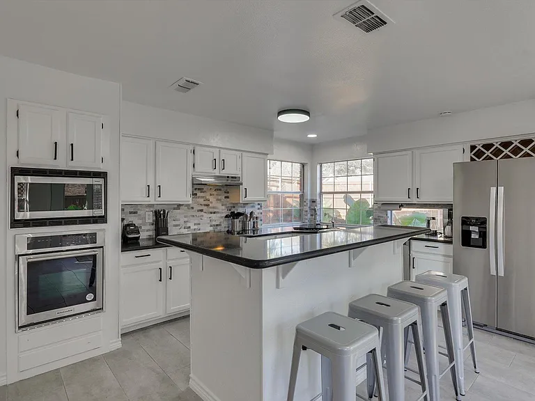 4402 Goodwin St — Photo 17