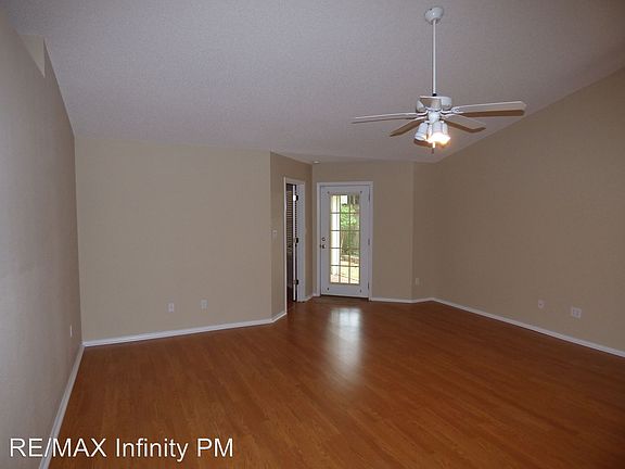 4th image of 8249 Carriage Ln