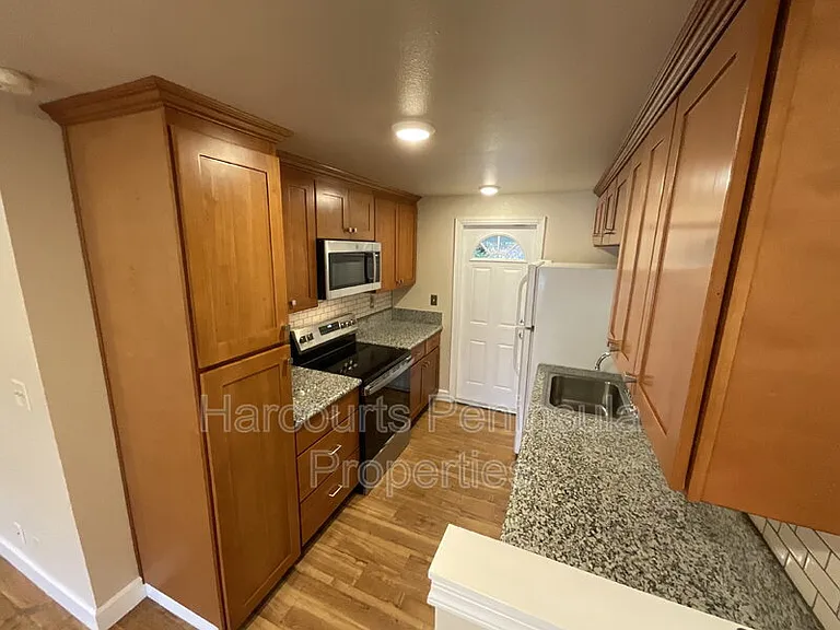 1742 Anderson St — Photo 6