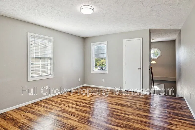 3 bed, 2.0 bath, 1592 sqft, $1,595 — Photo 2