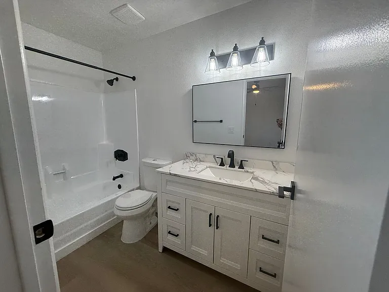 2704 E. Turney Ave — Photo 14