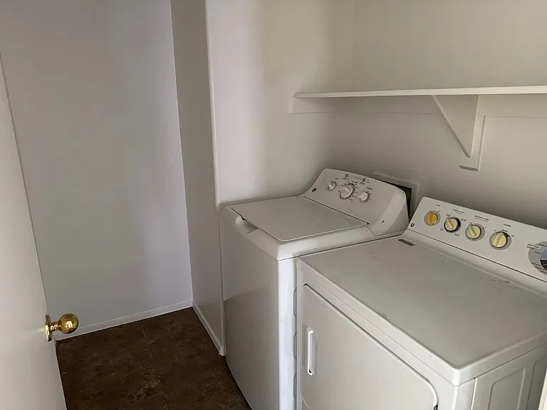 8144 W Watkins St — Photo 11