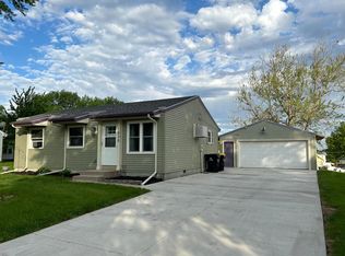 1630 Pleasant St, Adel, IA 50003