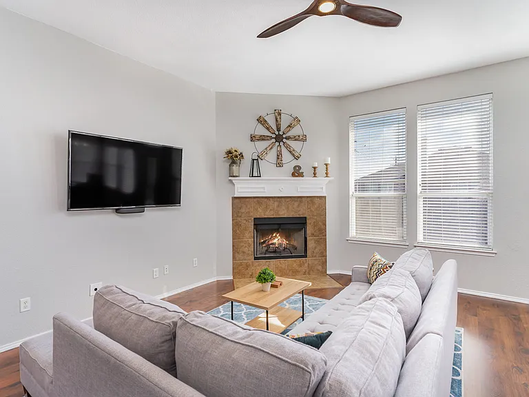 13608 Stauss Ln — Photo 2