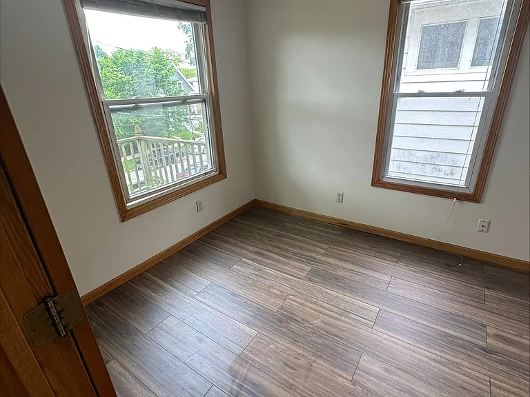2622 N Newhall St #A — Photo 8