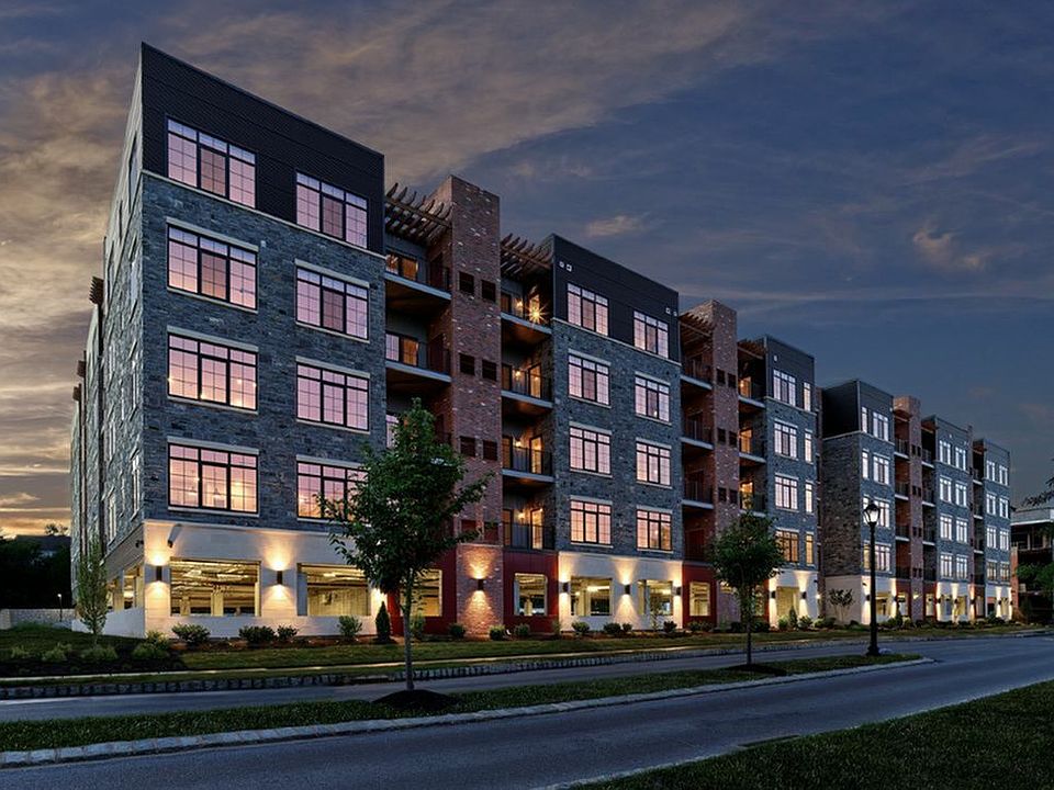 Phoenix 300 Building
