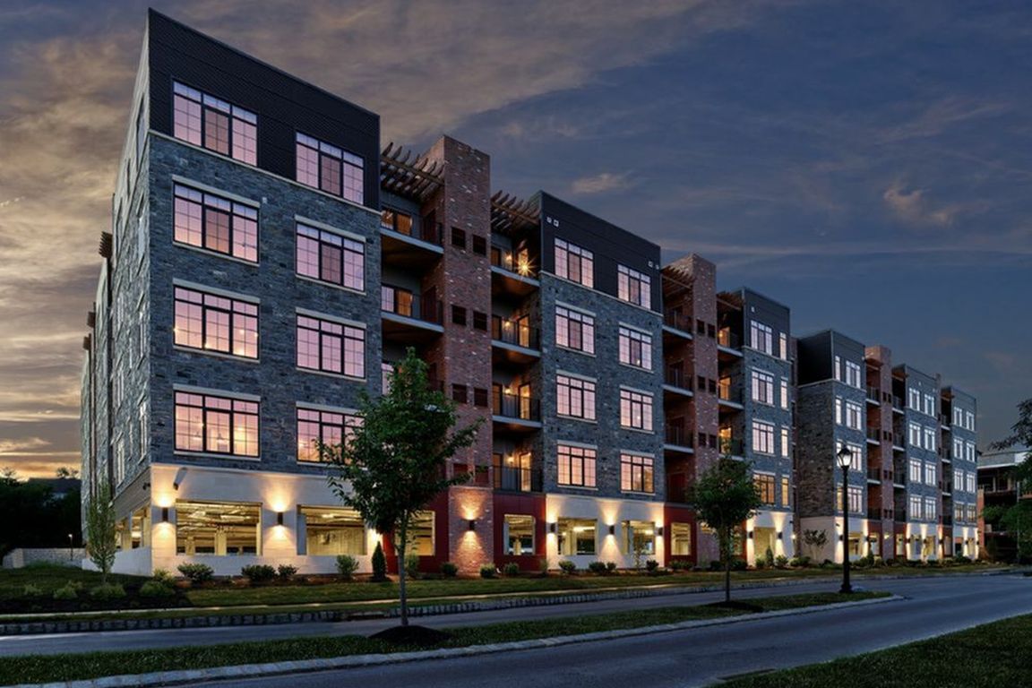 Phoenix 300 Building