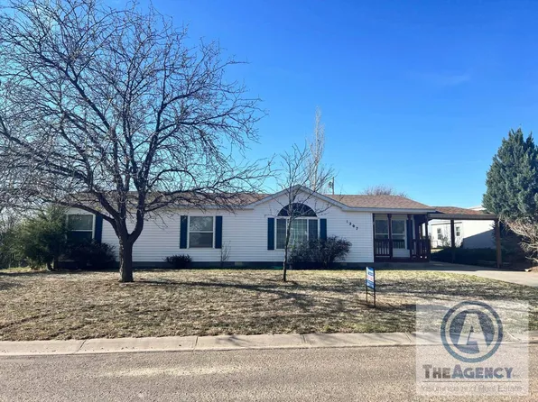 1207 Robroyce St, Lakin, KS 67860