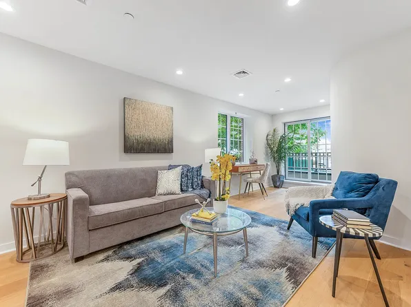31-22 29th St #2A, Astoria, NY 11106