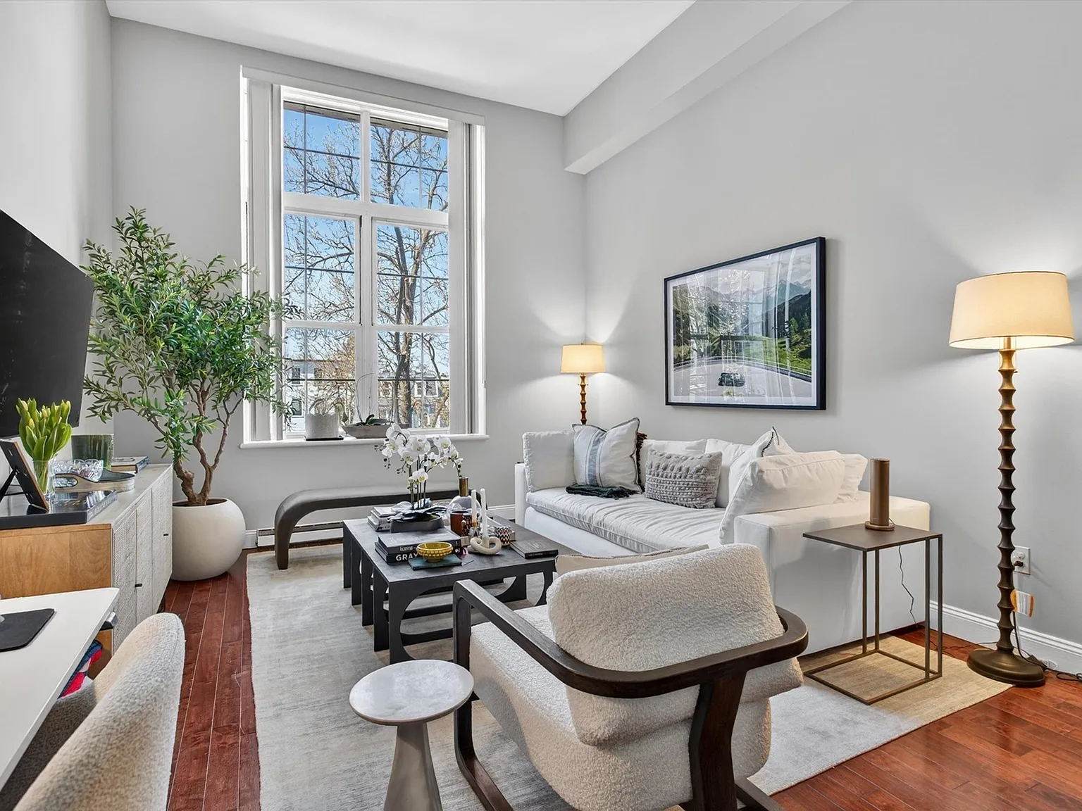 1 bed, 1.0 bath, 885 sqft, $3,400 — Photo 2