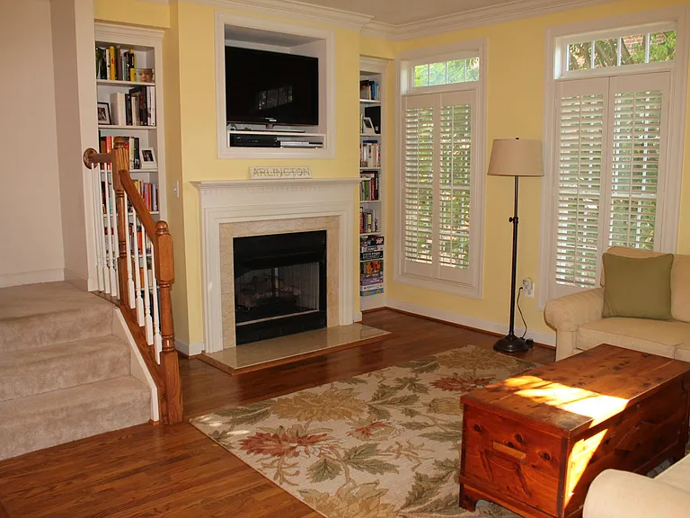784 N Wakefield St — Photo 3