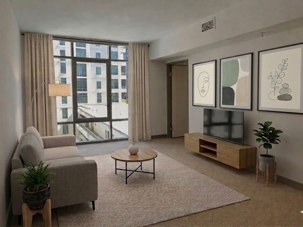 425 W Beech St Unit 702