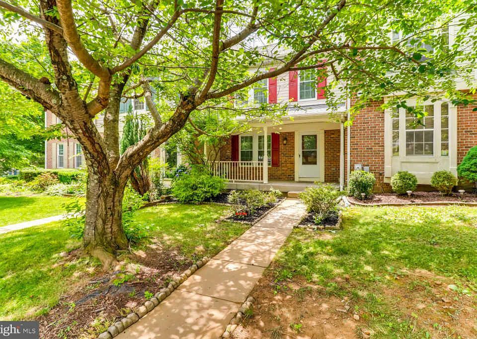 1st image of 348 Honeylocust Ct