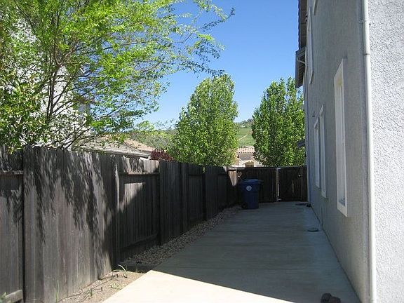 2nd image of 739 Sturbridge Dr
