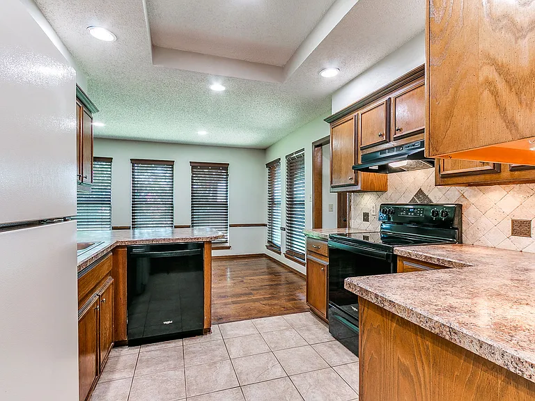 4721 Persimmon Ct — Photo 12