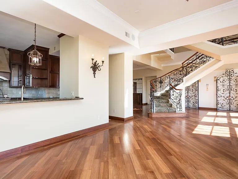 702 Ash St #1500 — Photo 9