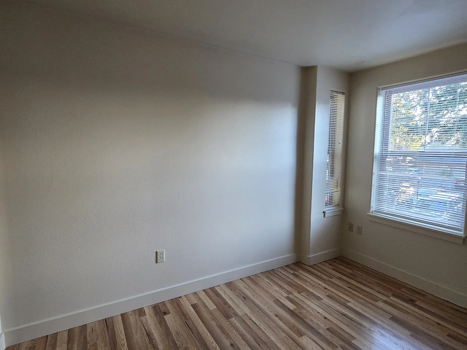 NE 99th Ave, Portland — Photo 4