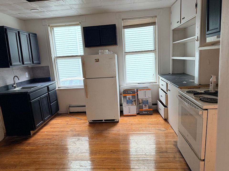 1st image of 10 Amity St #1