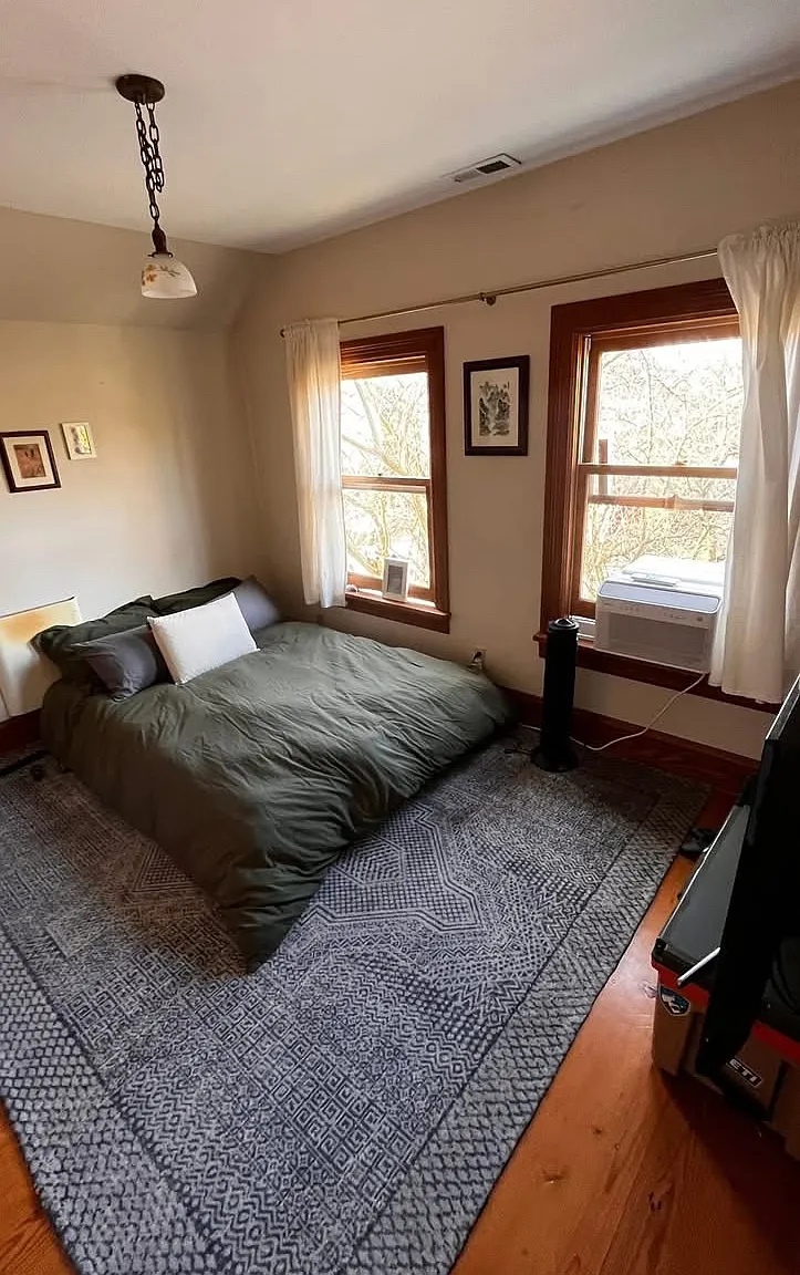 3 bed, 2.5 bath, 2200 sqft, $1,000 — Photo 3