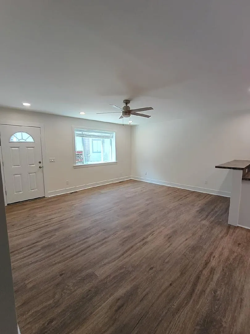 808 Sherman St. — Photo 2