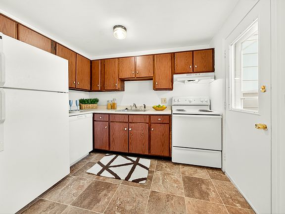 Kitchen 2 BR Townhome