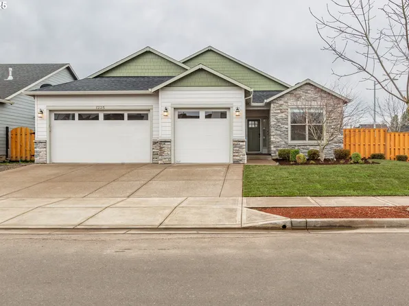 1225 Daylily St, Woodburn, OR 97071