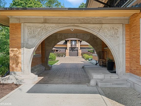 4th image of 515 Auvergne Pl