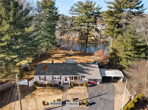 10 Colonial Rd, Coventry, RI 02816