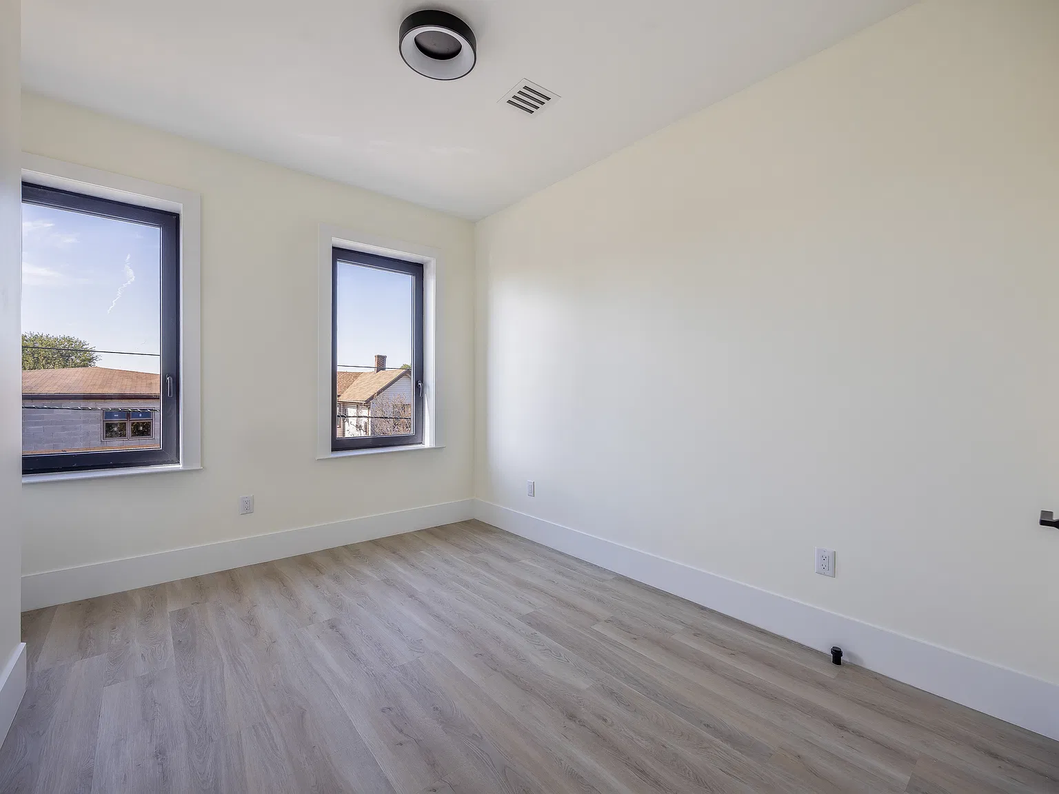 66 Palisade Ave — Photo 2