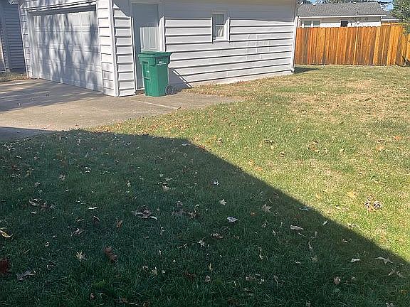 4th image of 2229 Fairway Dr