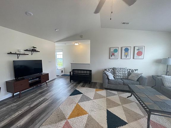 5th image of 204 E Wind Ln #305