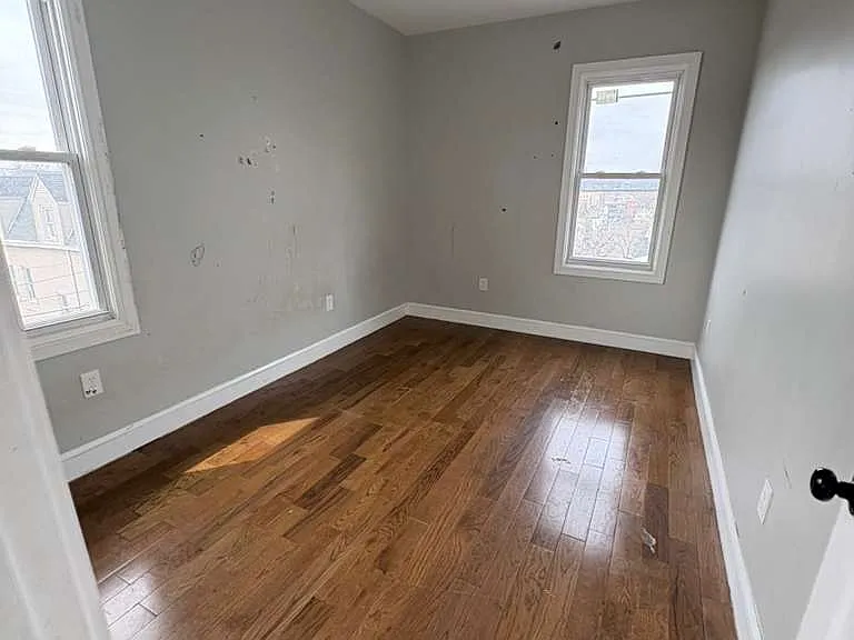 649 Grove St #3L — Photo 2