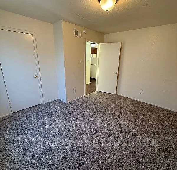 1713 Short St #A — Photo 7