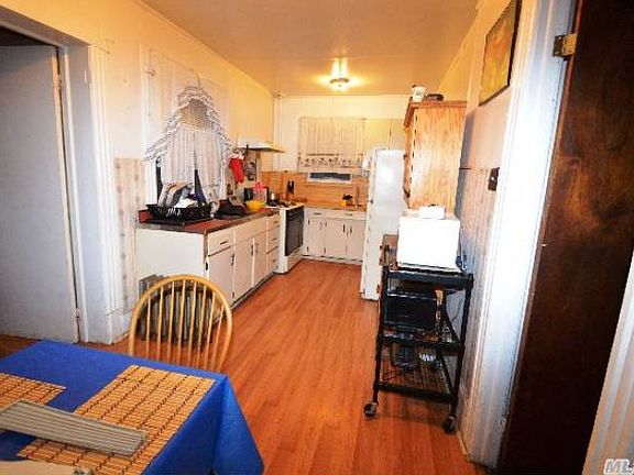 5th image of 198-21 Carpenter Ave