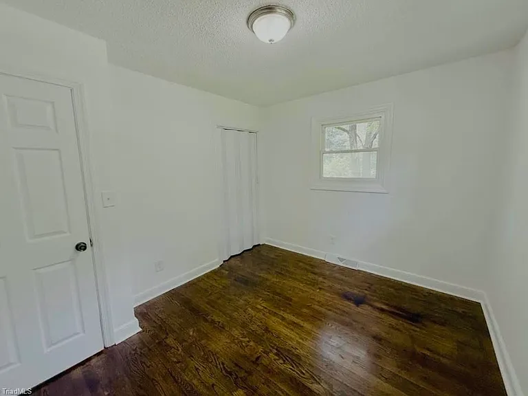 312 Hickory Ln — Photo 8