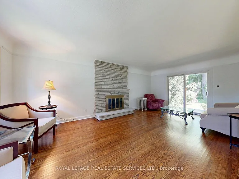 31 Burnhamthorpe Park Blvd — Photo 8