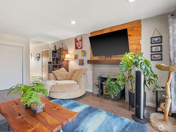 3rd image of 4131 21st Avenue SW