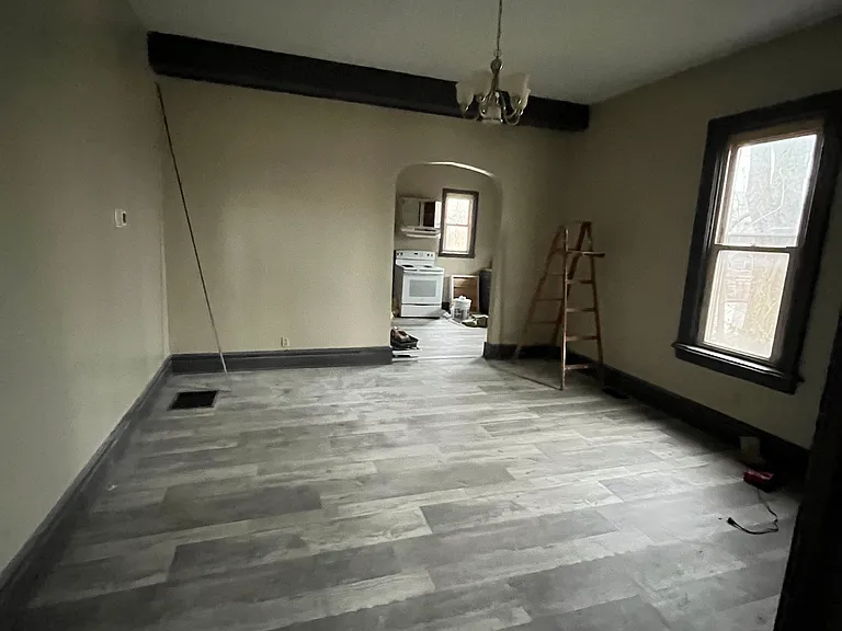 319 S Wilkinson Ave — Photo 1
