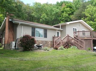 9 Iron Ore Ln, Danville, PA 17821