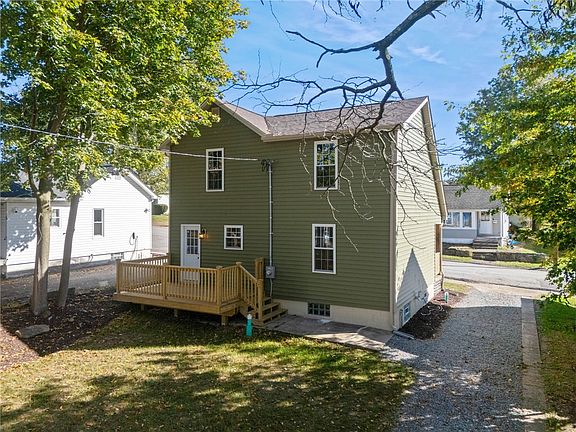 3rd image of 913 Hillcrest Ave