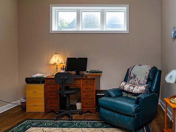 4th image of 1902 Fulton Rd