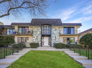 10411 S Komensky Ave #101B, Oak Lawn, IL 60453