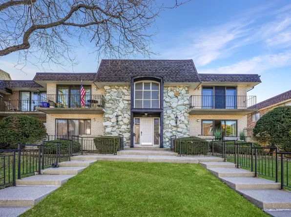 10411 S Komensky Ave #101B, Oak Lawn, IL 60453