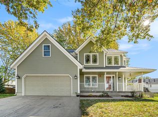 1417 NE Oakwood Dr, Lees Summit, MO 64086