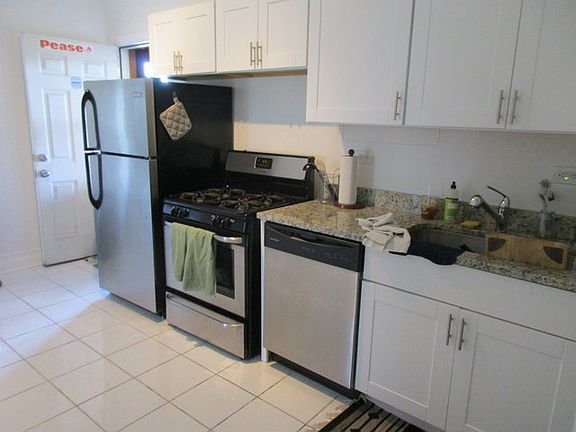 3rd image of 2358 W Chicago Ave #3W