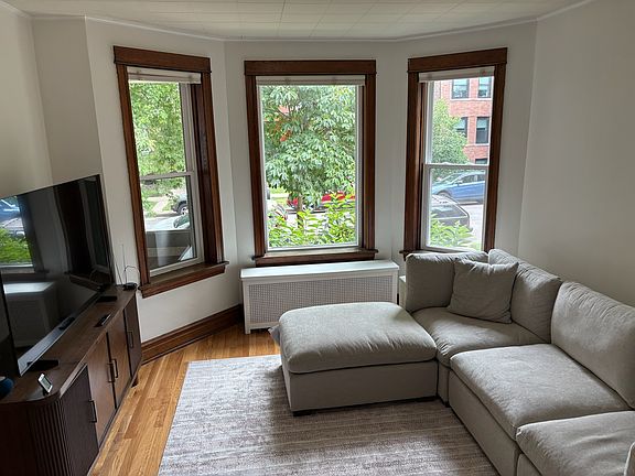 2nd image of 4838 N Claremont Ave Unit 1