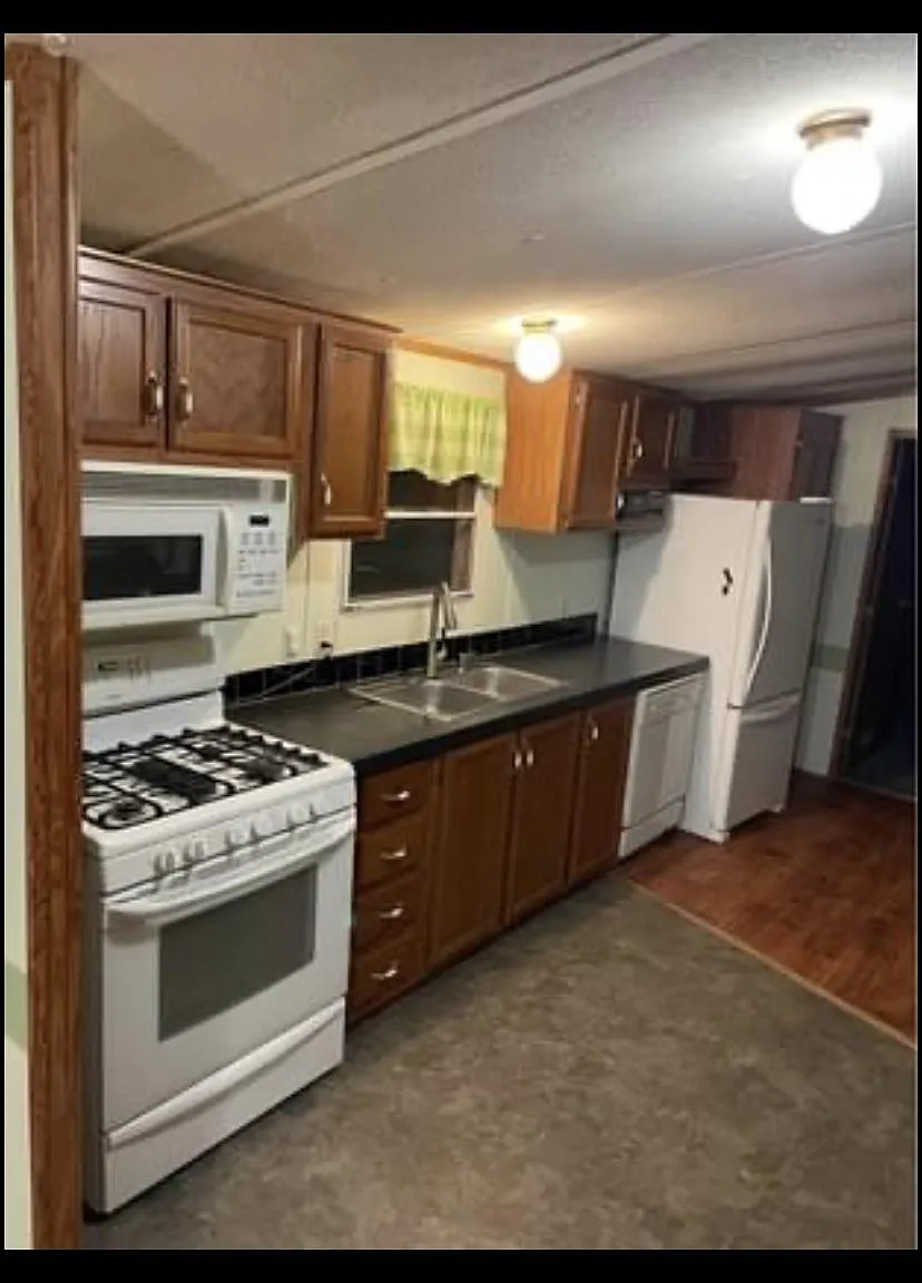 2 bed, 1000 sqft, $825 — Photo 2