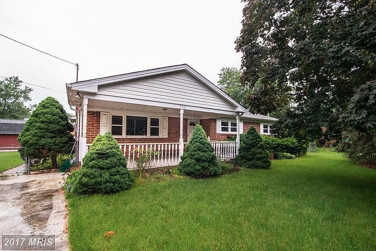 1st image of 793 Oakdale Cir