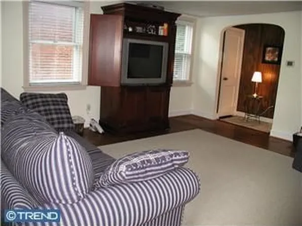 36 Brookside Rd, Wallingford, PA 19086