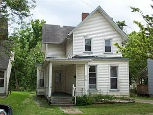 376 Norton St photo 1